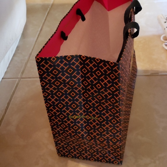 Tory Burch paper bag - Picture 5 of 8